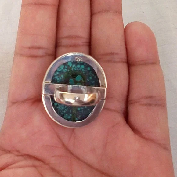 Sterling Silver Turquoise Oval Ring: Size (7) - Picture 8 of 12